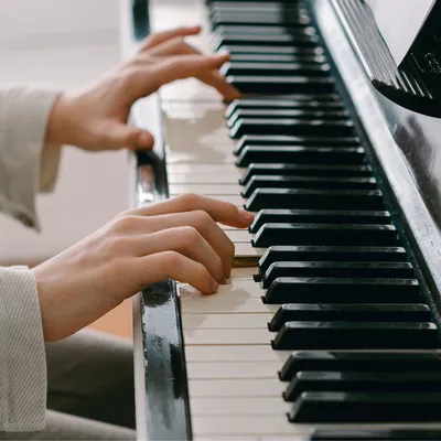 Can You Play Piano With Small Hands? – Millers Music