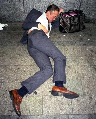 Пьяные люди спят после вечеринки стоковое фото ©pressmaster 133329958