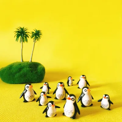Смешные пингвины заплывания Иллюстрация вектора - иллюстрации насчитывающей  иллюстрация, мило: 41020380