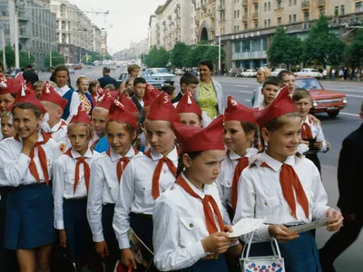 Пионеры на советских плакатах: Учись, как Ленин, и помогай младшим! - KP.RU