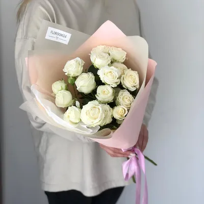 Пионовидные розы и ягоды - купить в СПБ с доставкой в Kraft Flowers