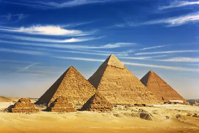 Египетские пирамиды на фоне заката …» — создано в Шедевруме