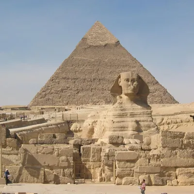 Обои на рабочий стол Пустынный пейзаж: Древние пирамиды на фоне голубого  неба, Египет / Egypt, обои для рабочего стола, скачать обои, обои бесплатно