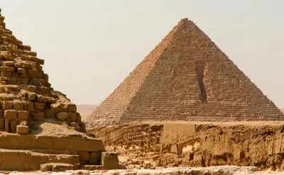 Обои на рабочий стол Пирамида в песках на фоне облачного неба, by Ellysiumn  Art, обои для рабочего стола, скачать обои, обои бесплатно