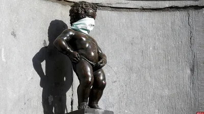 Писающий Брюссель: Знаменитая статуя Бельгии и ее оригинальные «собратья»