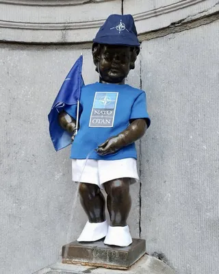 15 нарядов «Писающего мальчика» и почему брюссельцы постоянно переодевают  статую | TravelAsk | Дзен