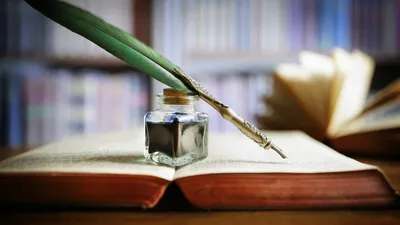 Писатель - где учиться, зарплата, преимущества профессии – “Навигатор  Образования”