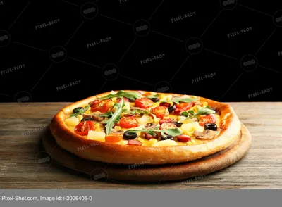 Вкусная пицца на черном фоне :: Стоковая фотография :: Pixel-Shot Studio