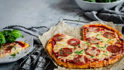 Пицца на тортилье на сковороде - 11 пошаговых фото в рецепте