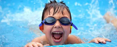 Грудничковое плавание: польза плавания в ванне и бассейне, с какого  возраста можно проводить занятия, цены в 2024 году