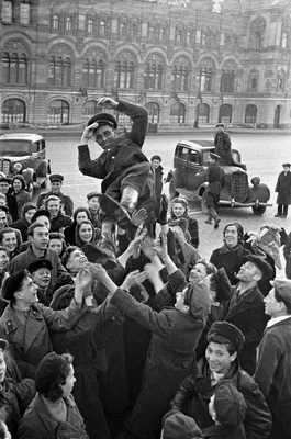 Самый счастливый день. Девятое мая 1945 года в фотографиях - РИА Новости,  09.05.2020