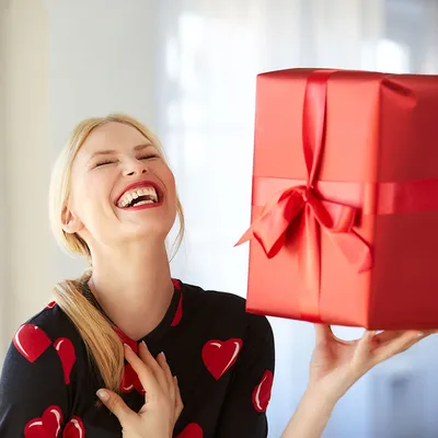 Что подарить на день рождения любимой девушке — идеи романтических подарков  для своей женщины на ДР