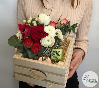 Подарочный набор на 8 марта: цветы и конфеты купить с доставкой по Томску:  цена, фото, отзывы.