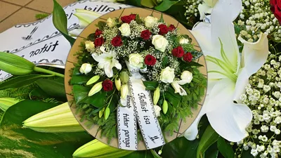 Купить ритуальные венки на похороны в СПб, цены на траурные венки