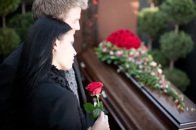 Похороны в России: сколько стоят ритуальные услуги, как организовать  похороны | Банки.ру