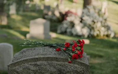 Похороны в Англии: каковы традиции погребения и сколько стоят услуги?