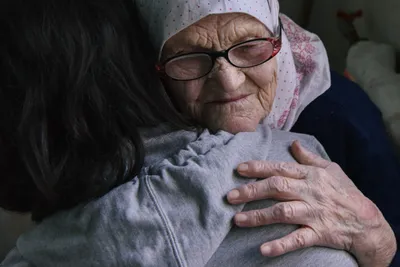 Как избежать одиночества: моральная и физическая помощь пожилым людям |  Полезная информация