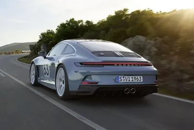 Porsche показал фото первых электрических моделей Taycan GTS | РБК Стиль