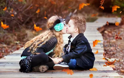 Поцелуй Любви Красивая Пара Поцелуи В Природе — стоковые фотографии и  другие картинки Близость - Близость, Веселье, Взрослый - iStock