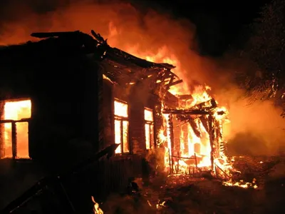 В Хабаровске женщина выпрыгнула со второго этажа из-за пожара