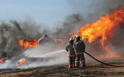Пожарные борются с огнем на мусорных свалках в Нубарашене и Арарате -  04.07.2021, Sputnik Армения