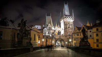 Обои Прага, Чехия, город, площадь, здания, статуя 1242x2688 iPhone 11  Pro/XS Max Изображение