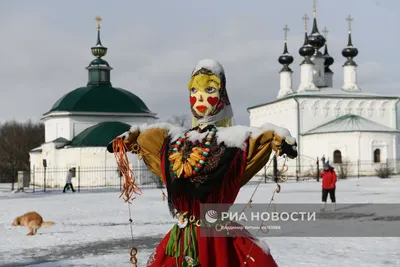 Зима 2015 День. Россия. Москва. Масленица (Масленица). Празднование  Масленицы (Масленица). Концерт В Честь Праздника. Люди Смотрят Концерт.  Фотография, картинки, изображения и сток-фотография без роялти. Image  37286358