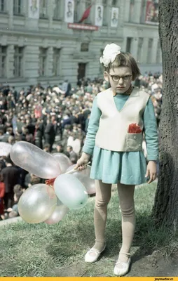 1968 год, Львов, первомайская демонстрация / 1 Мая :: суровость :: девочка  / смешные картинки и другие приколы: комиксы, гиф анимация, видео, лучший  интеллектуальный юмор.