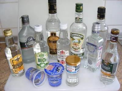Файл:Wodkaflaschen.JPG — Википедия