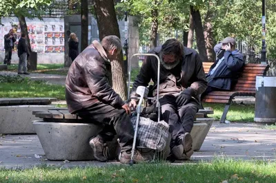 Вечорка» побывала во дворце. Бомжей.