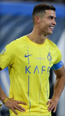 Криштиану Роналду. Португальский футболист, 32 года
