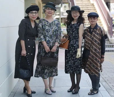 Самые стильные женщины планеты старше 50: фото Брижит Макрон, Изабель Юппер  и других модниц | Glamour