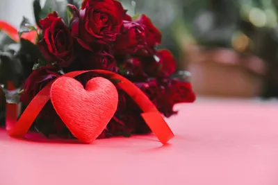 100+] Romantic Love Flowers Wallpapers | Wallpapers.com
