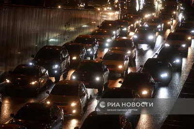 Пробки в 8 баллов возникли на дорогах Петербурга днём 26 декабря