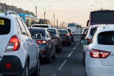 Как в выходные не попасть в пробки на дорогах страны. Проверьте список  мест, где могут быть