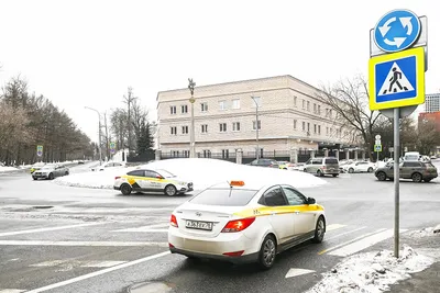 В России с 1 марта меняются правила проезда перекрёстков с круговым  движением - Business FM Санкт-Петербург