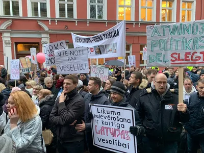 В Варшаве полмиллиона человек вышли на акцию протеста против правительства  | За рубежом | ERR