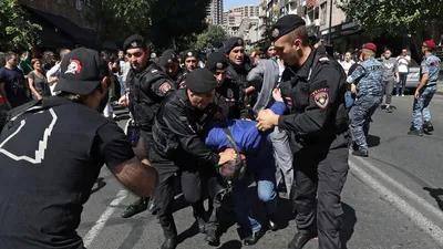 Наши соотечественники в Грузии организовали акцию протеста перед тбилисским  офисом Европейского Союза