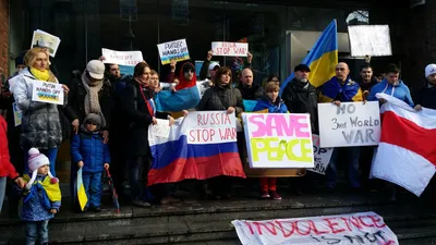Репортаж с сиднейской акции протеста против политрепрессий в России | SBS  Russian