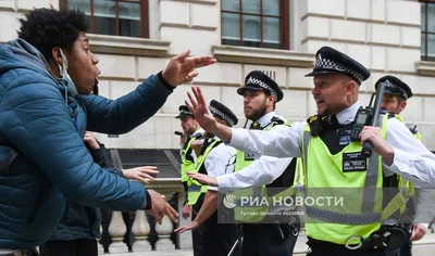 Протестующие испанские пожарные применили против полиции огнемет