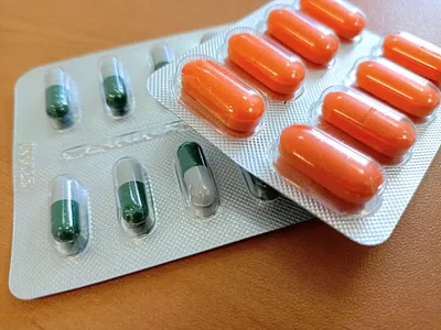 Спрос на антибиотики и противовирусные препараты в октябре обогнал  мартовский - Российская газета