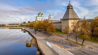 File:Pskov asv07-2018 Kremlin view from east img2.jpg - Wikipedia