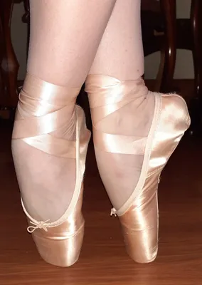 Женская модная атласная балетная обувь с разрезами на ленте, дышащие пуанты  для танцев, балета – лучшие товары в онлайн-магазине Джум Гик