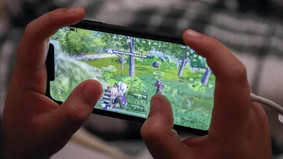 Подросток собирается играть в игру PlayerUnknown`s Battleground PUBG Mobile  на IPad Редакционное Фото - изображение насчитывающей видео, играть:  164533986