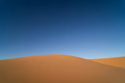 Пустыня на Марсе, палящее солнце, …» — создано в Шедевруме