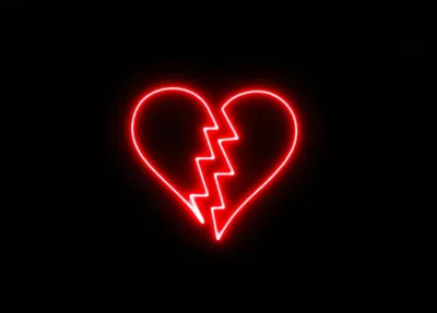 Стеклянное красное разбитое сердце+на…» — создано в Шедевруме