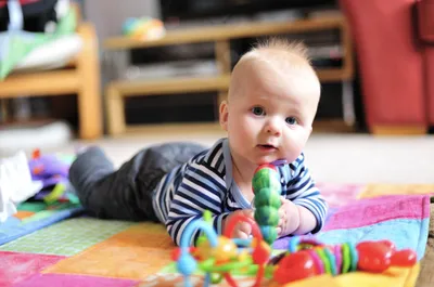 ▷ Развитие ребенка в 6 месяцев: что должен уметь малыш?