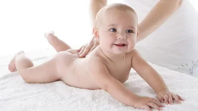 Моторное развитие грудного ребенка. Возраст 3-4 месяца - добрый доктор