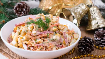 Необычные и вкусные салаты на Новый год. Три простых рецепта | РБК Life