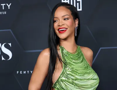 Rihanna steps down as Savage X Fenty CEO, welcomes Hillary Super: 'She is a  strong leader' - Good Morning America